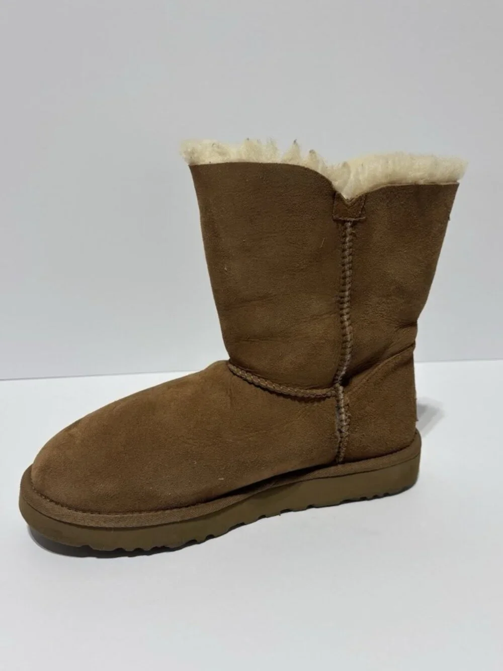 UGG Women’s Bailey Button II Chestnut Boots, Size 8 M